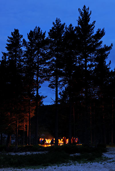 A relaxing night around the campfire