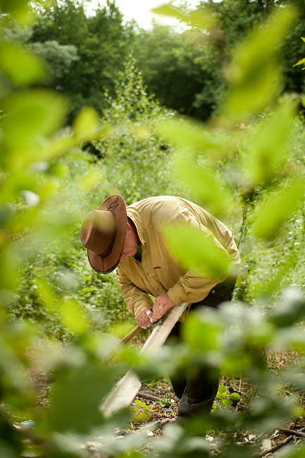 Birch Bark Canoe Building with Ray Mears and Pinock Smith – Day 3