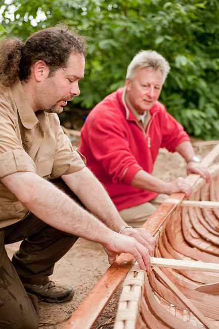 Birch Bark Canoe Building with Ray Mears and Pinock Smith – Day 7
