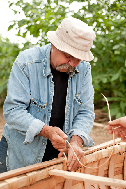 Birch Bark Canoe Building with Ray Mears and Pinock Smith – Day 7
