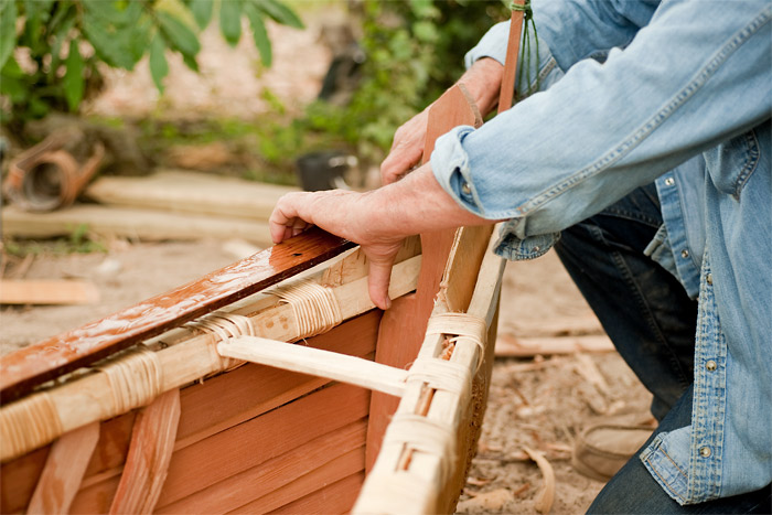 Birch Bark Canoe Building with Ray Mears and Pinock Smith – Day 7