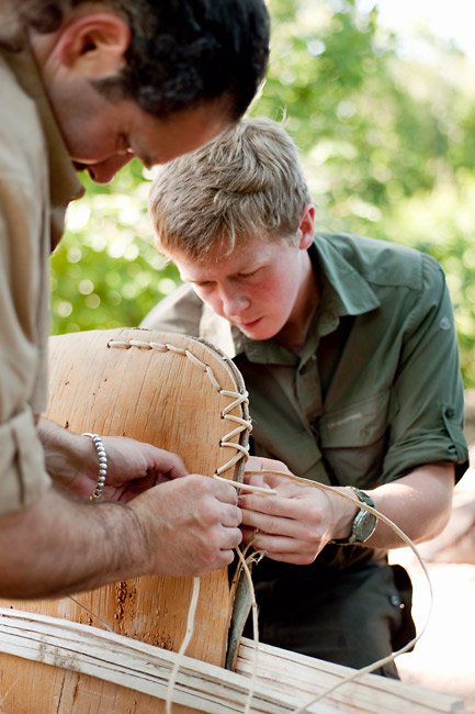 Birch Bark Canoe Building with Ray Mears and Pinock Smith – Day 6