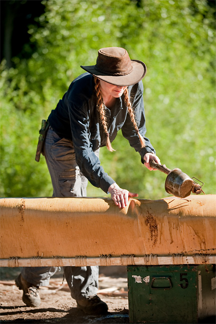 Birch Bark Canoe Building with Ray Mears and Pinock Smith – Day 6