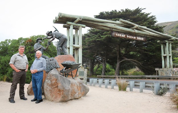 Ray Mears Wild Australia